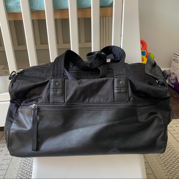 lululemon weekender duffel
